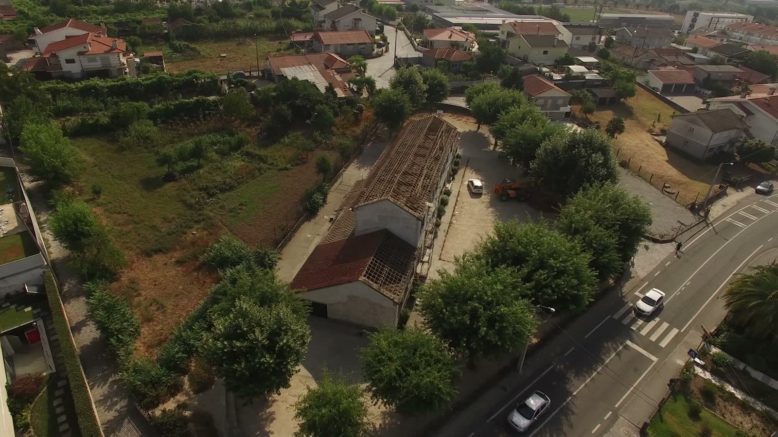 roof-damage-claim-new-house-roofing-construction-roofer.mp4