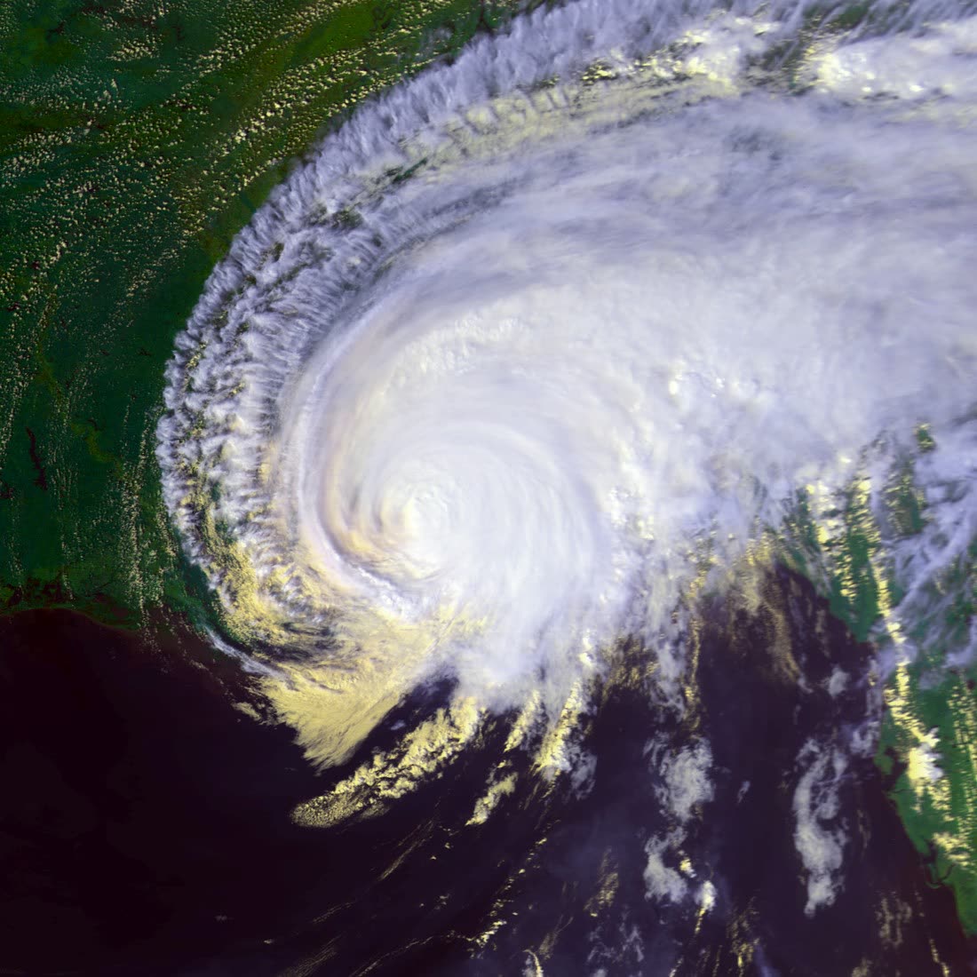 Georges making its final landfall near Biloxi, Mississippi, September 28, 1998, after three days over the Gulf
