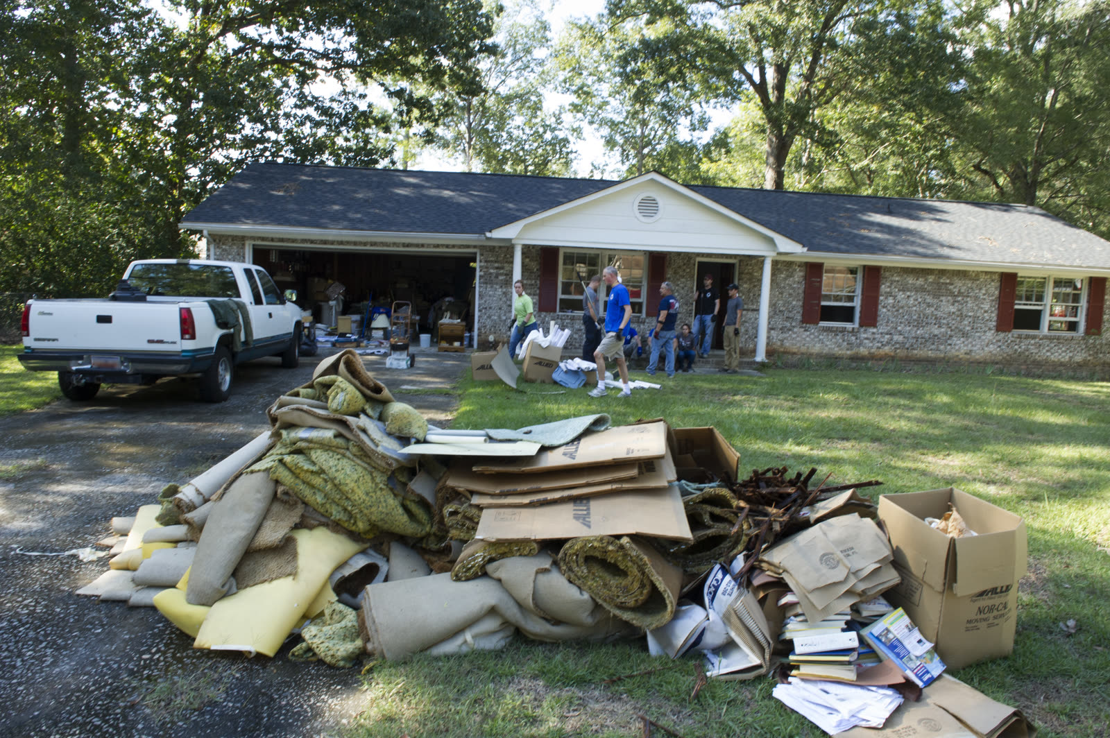 SC Air National Guard members and volunteers help residents clear flood-ruined belongings, October 8, 2015